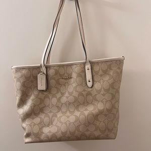 Zip Top Tote In Signature Canvas